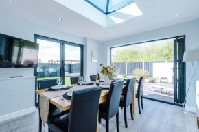 5 bed Luxury Retreat with Spacious Living Spaces